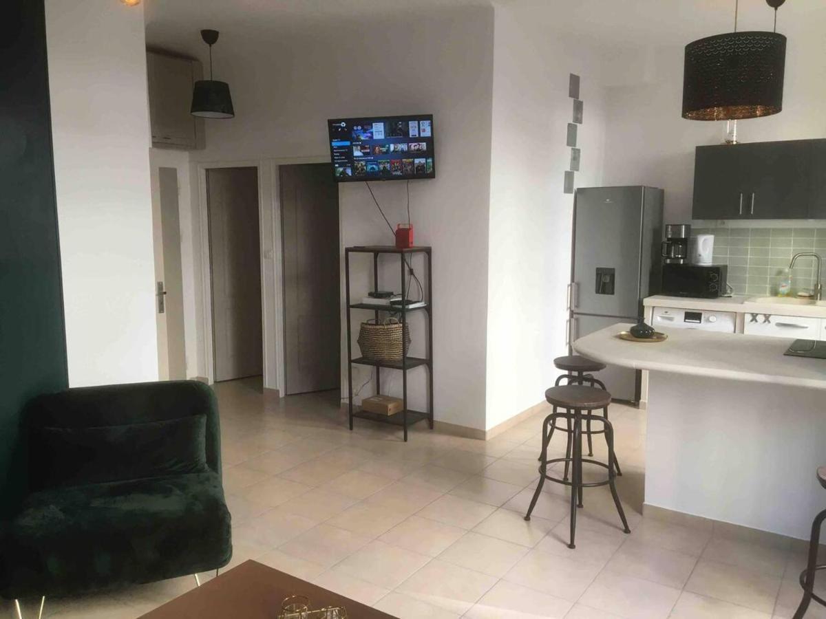 Terrasses Du Port 5 Mn, T2 Moderne Equipe 5 Couchages * Marseille